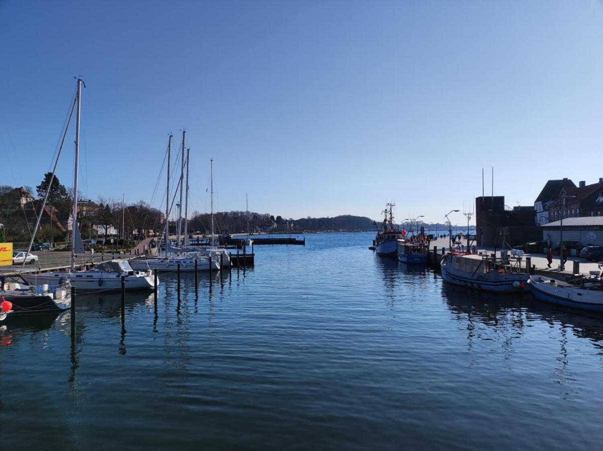 Pier 12 Ferienwohnung Eckernforde Bagian luar foto